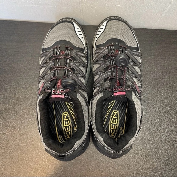 Keen Womens Versatrail Low Top Hiking Shoes- Size 6.5 - Black, Grey, Dark Pink - Picture 8 of 10